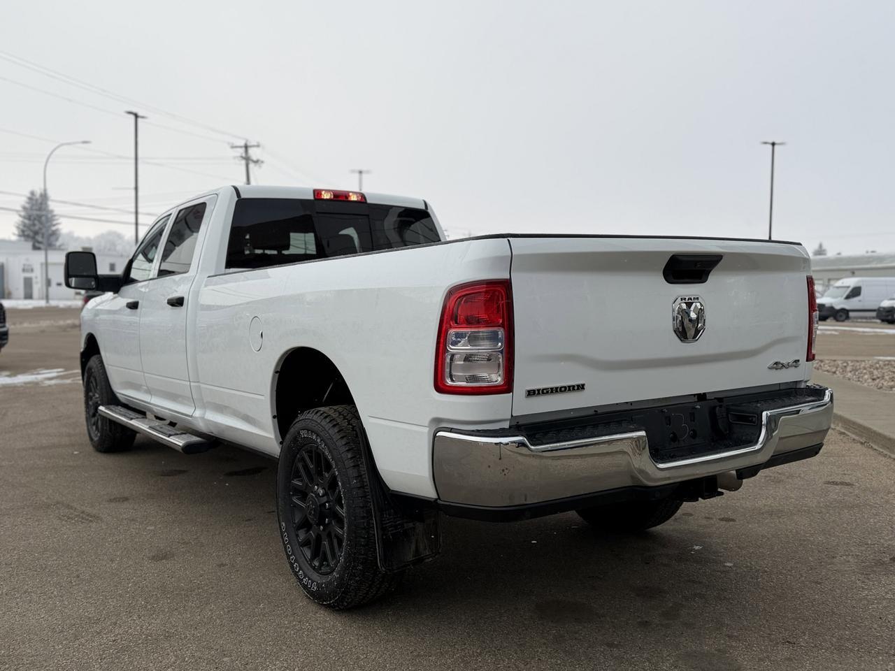 2024 Ram 2500 Tradesman Crew Cab 4x4 | Low KMs | HEMI V8 | Front Bench | Backup Camera Redwater AB