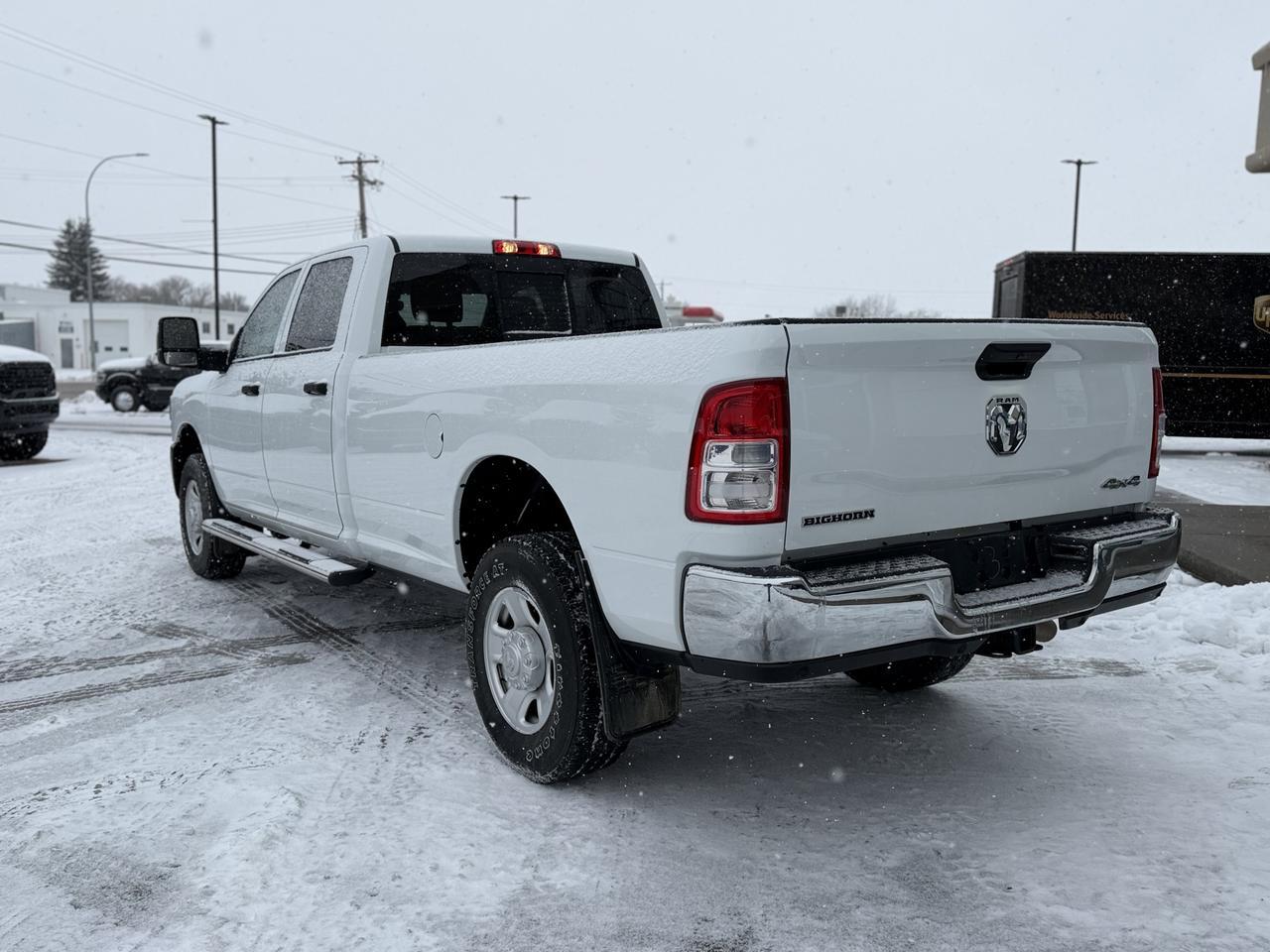 2024 Ram 2500 Tradesman Crew Cab 4x4 | Low KMs | HEMI V8 | Front Bench | Backup Camera Redwater AB