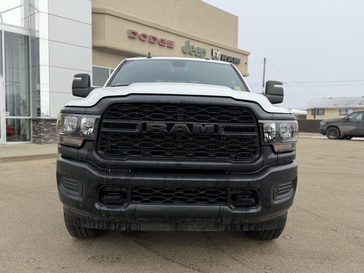2024 Ram 2500 Tradesman Crew Cab 4x4 | Low KMs | HEMI V8 | Front Bench | Backup Camera Redwater AB