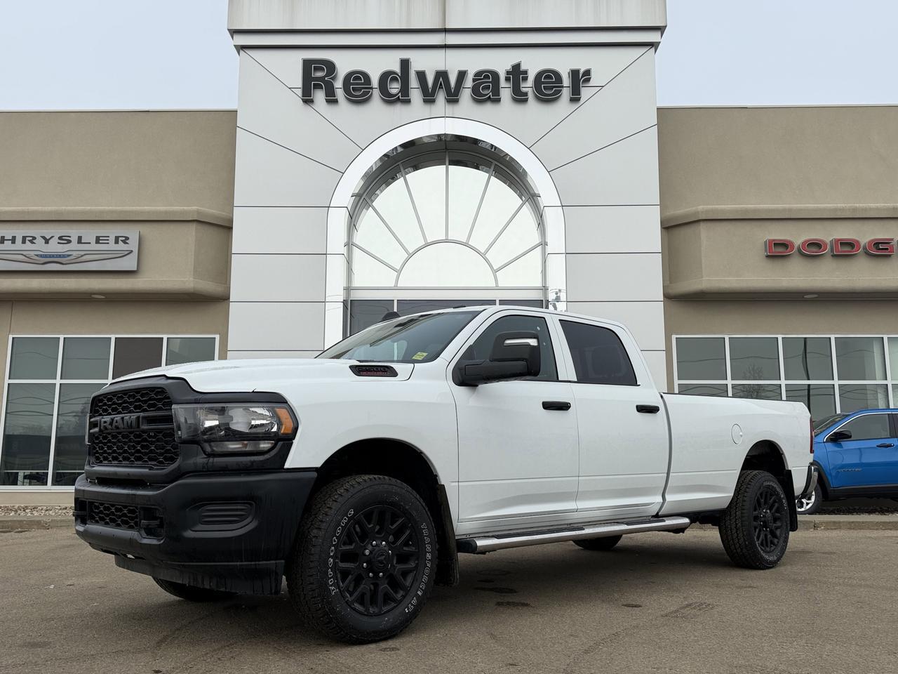 2024 Ram 2500 Tradesman Crew Cab 4x4 | Low KMs | HEMI V8 | Front Bench | Backup Camera