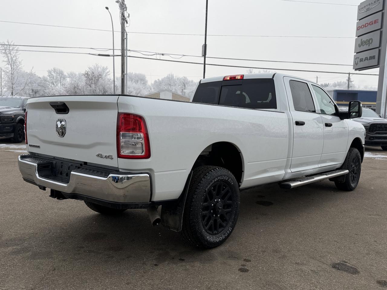 2024 Ram 2500 Tradesman Crew Cab 4x4 | Low KMs | HEMI V8 | Front Bench | Backup Camera Redwater AB