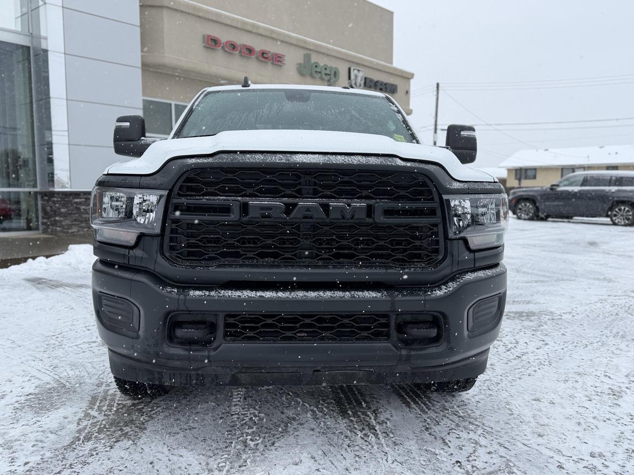 2024 Ram 2500 Tradesman Crew Cab 4x4 | Low KMs | HEMI V8 | Front Bench | Backup Camera Redwater AB