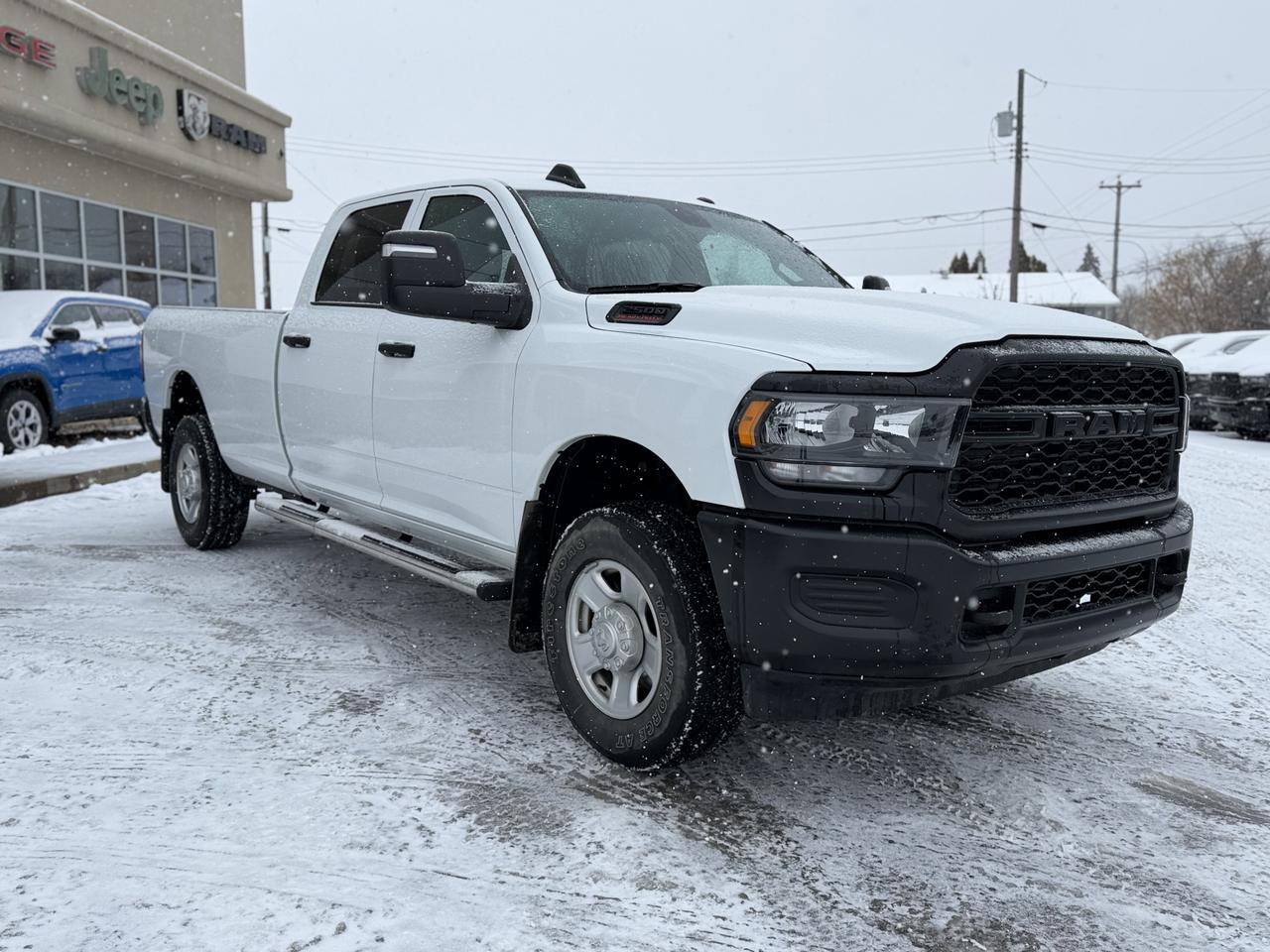 2024 Ram 2500 Tradesman Crew Cab 4x4 | Low KMs | HEMI V8 | Front Bench | Backup Camera Redwater AB