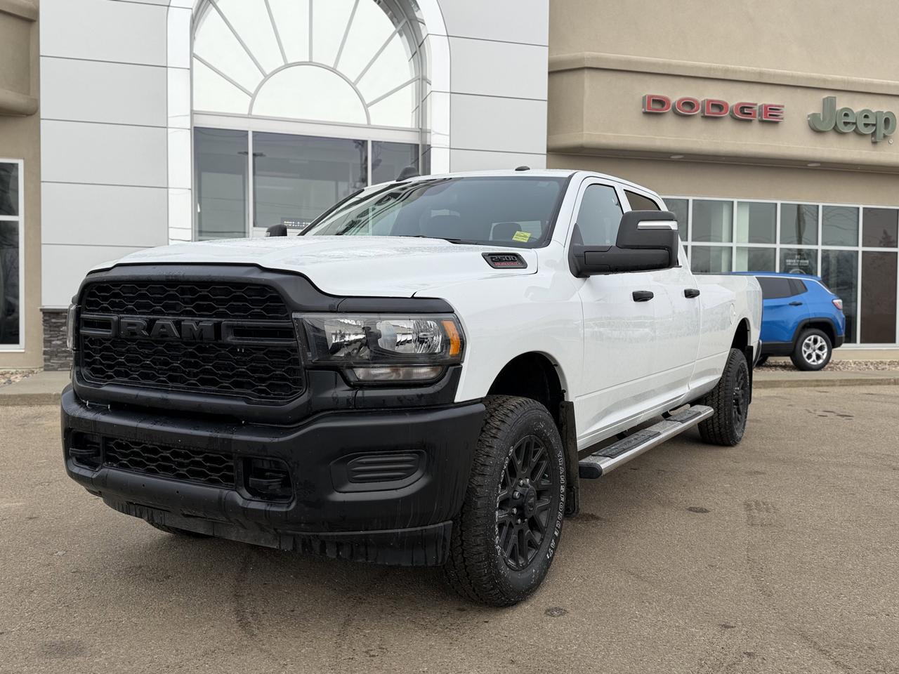 2024 Ram 2500 Tradesman Crew Cab 4x4 | Low KMs | HEMI V8 | Front Bench | Backup Camera Redwater AB