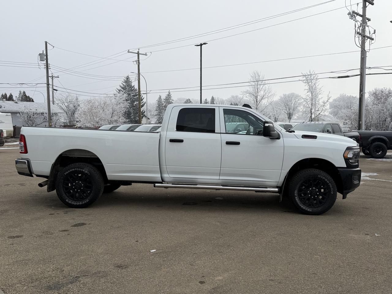 2024 Ram 2500 Tradesman Crew Cab 4x4 | Low KMs | HEMI V8 | Front Bench | Backup Camera Redwater AB