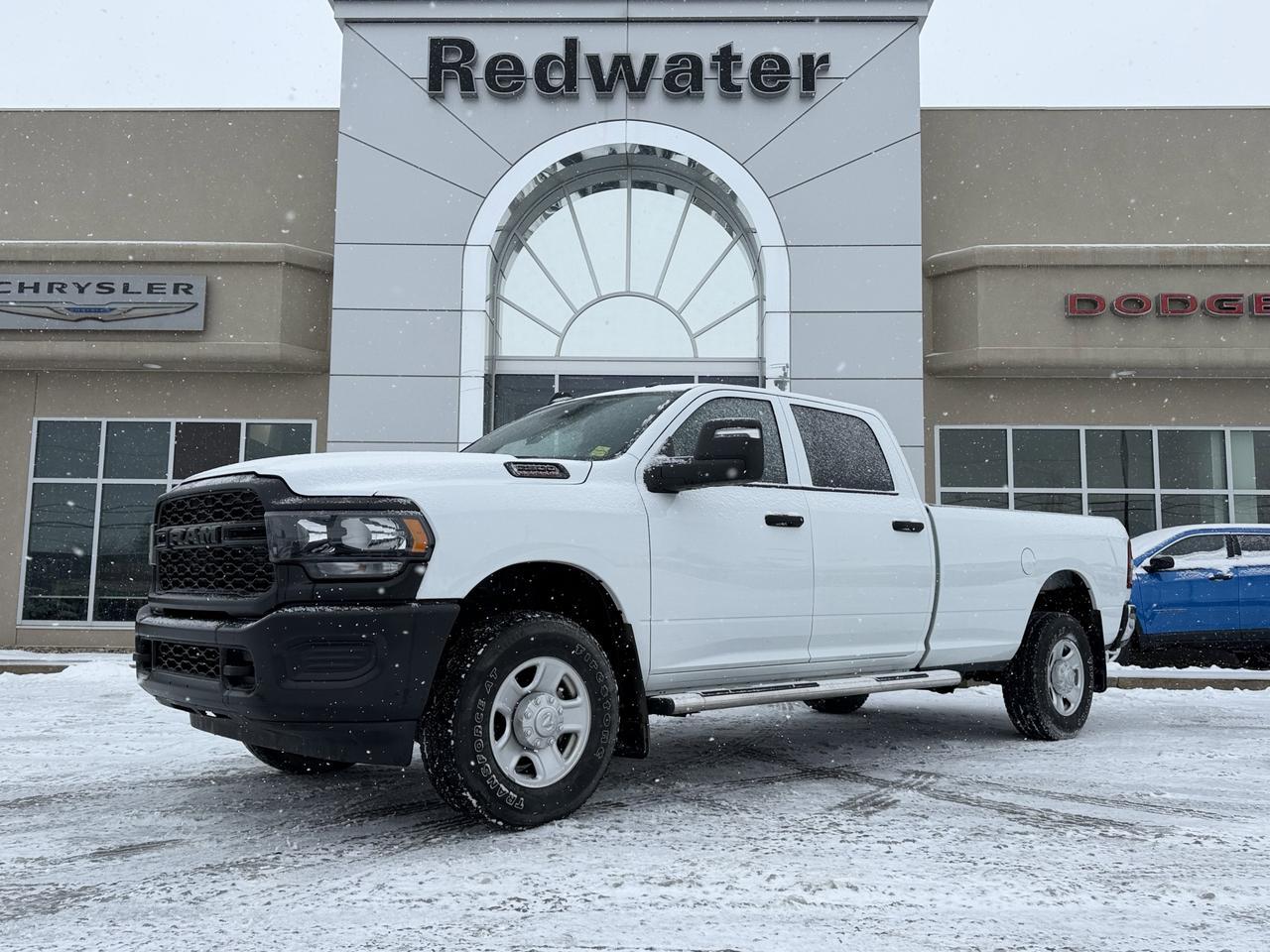 2024 Ram 2500 Tradesman Crew Cab 4x4 | Low KMs | HEMI V8 | Front Bench | Backup Camera