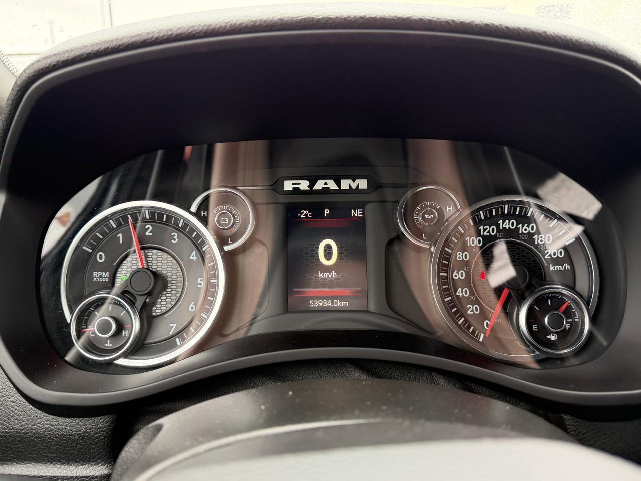 2024 Ram 2500 Tradesman Crew Cab 4x4 | Low KMs | HEMI V8 | Front Bench | Backup Camera Redwater AB