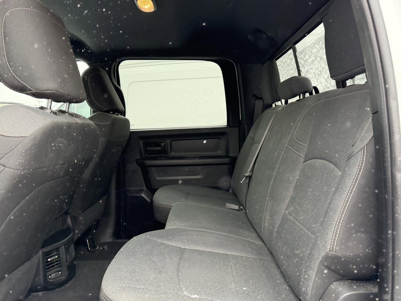 2024 Ram 2500 Tradesman Crew Cab 4x4 | Low KMs | HEMI V8 | Front Bench | Backup Camera Redwater AB