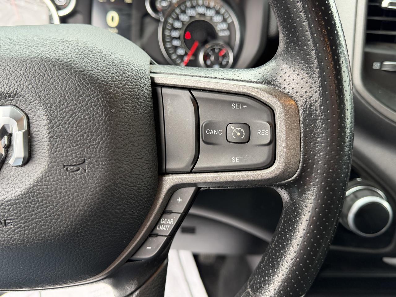 2024 Ram 2500 Tradesman Crew Cab 4x4 | Low KMs | HEMI V8 | Front Bench | Backup Camera Redwater AB