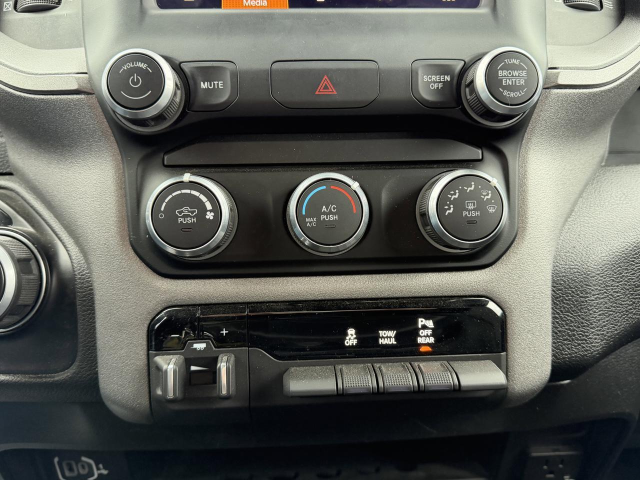 2024 Ram 2500 Tradesman Crew Cab 4x4 | Low KMs | HEMI V8 | Front Bench | Backup Camera Redwater AB