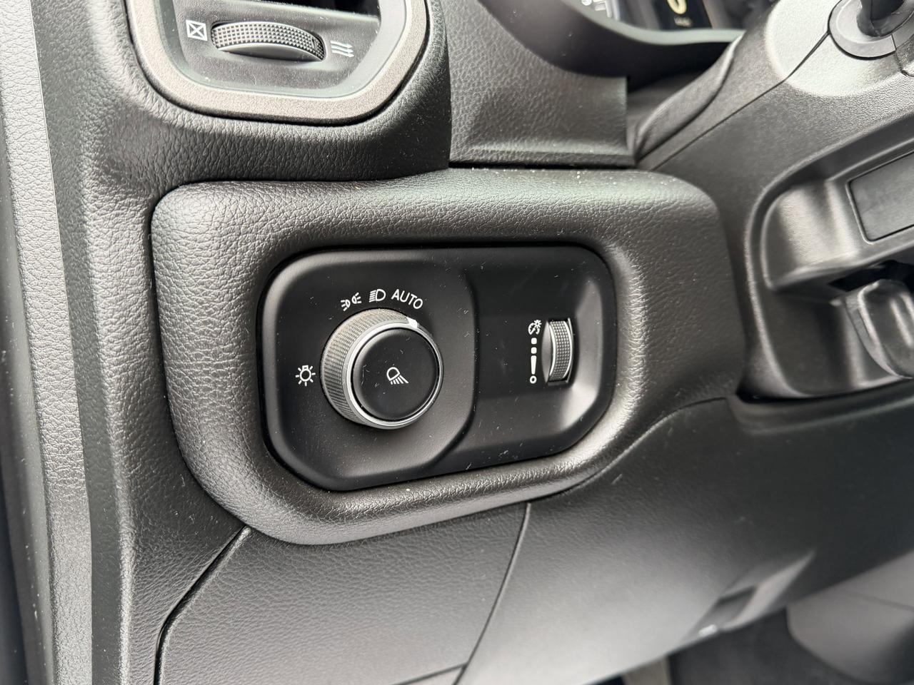 2024 Ram 2500 Tradesman Crew Cab 4x4 | Low KMs | HEMI V8 | Front Bench | Backup Camera Redwater AB