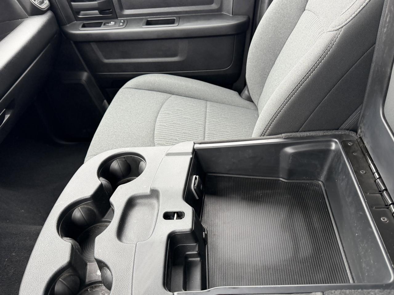 2024 Ram 2500 Tradesman Crew Cab 4x4 | Low KMs | HEMI V8 | Front Bench | Backup Camera Redwater AB