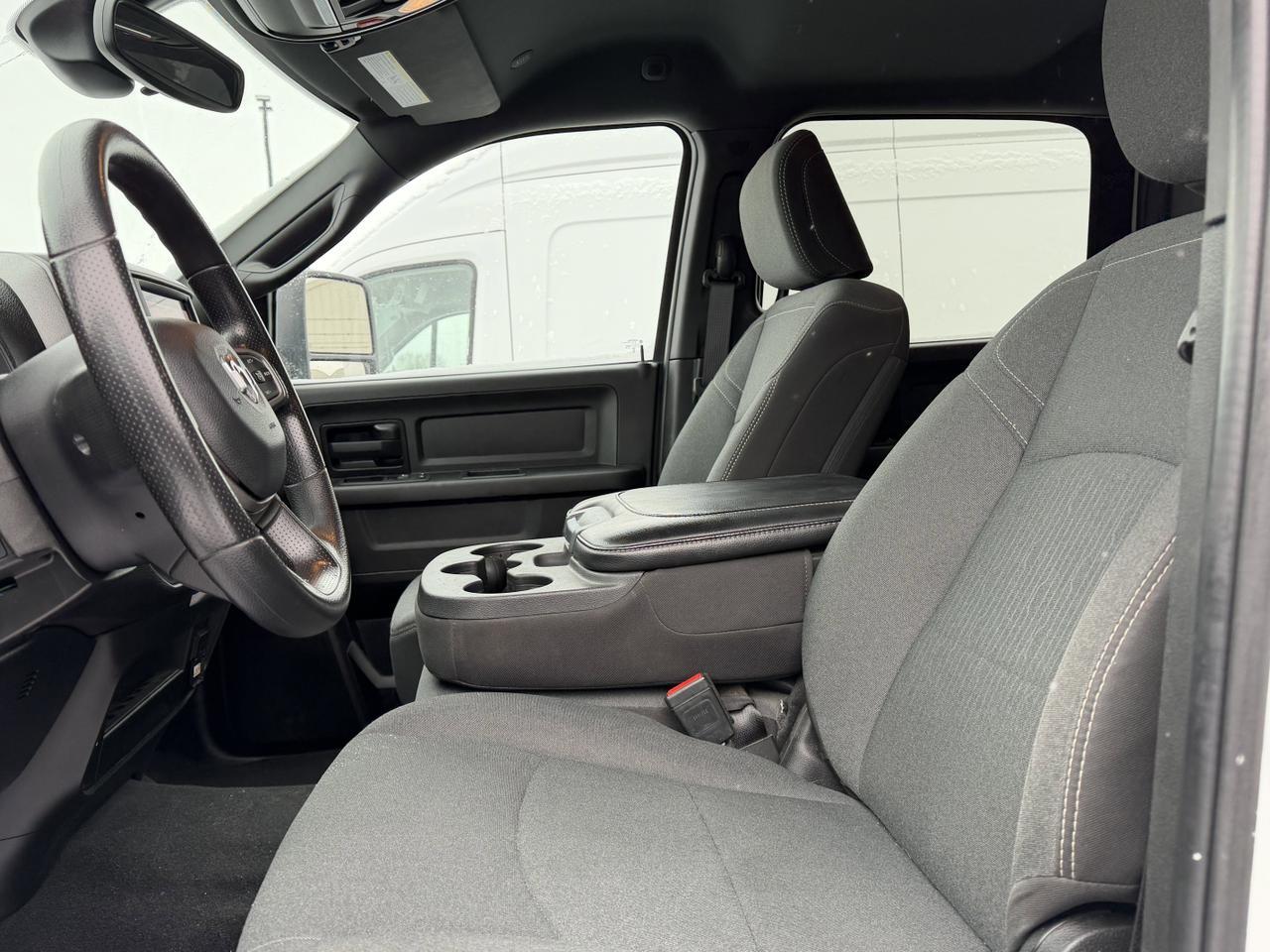 2024 Ram 2500 Tradesman Crew Cab 4x4 | Low KMs | HEMI V8 | Front Bench | Backup Camera Redwater AB