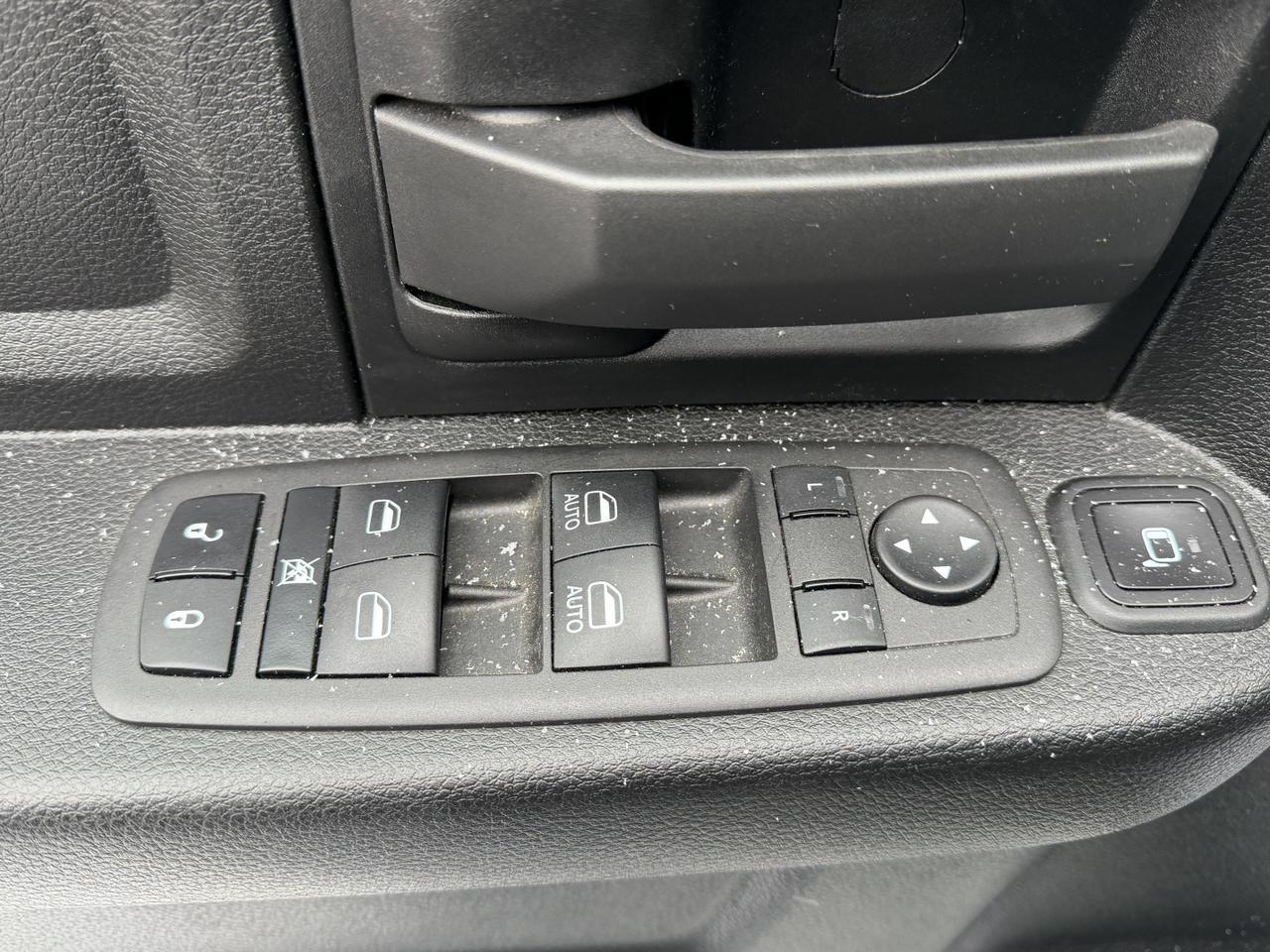 2024 Ram 2500 Tradesman Crew Cab 4x4 | Low KMs | HEMI V8 | Front Bench | Backup Camera Redwater AB