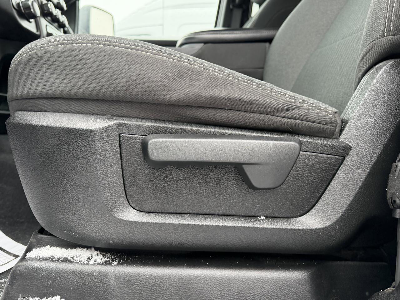 2024 Ram 2500 Tradesman Crew Cab 4x4 | Low KMs | HEMI V8 | Front Bench | Backup Camera Redwater AB