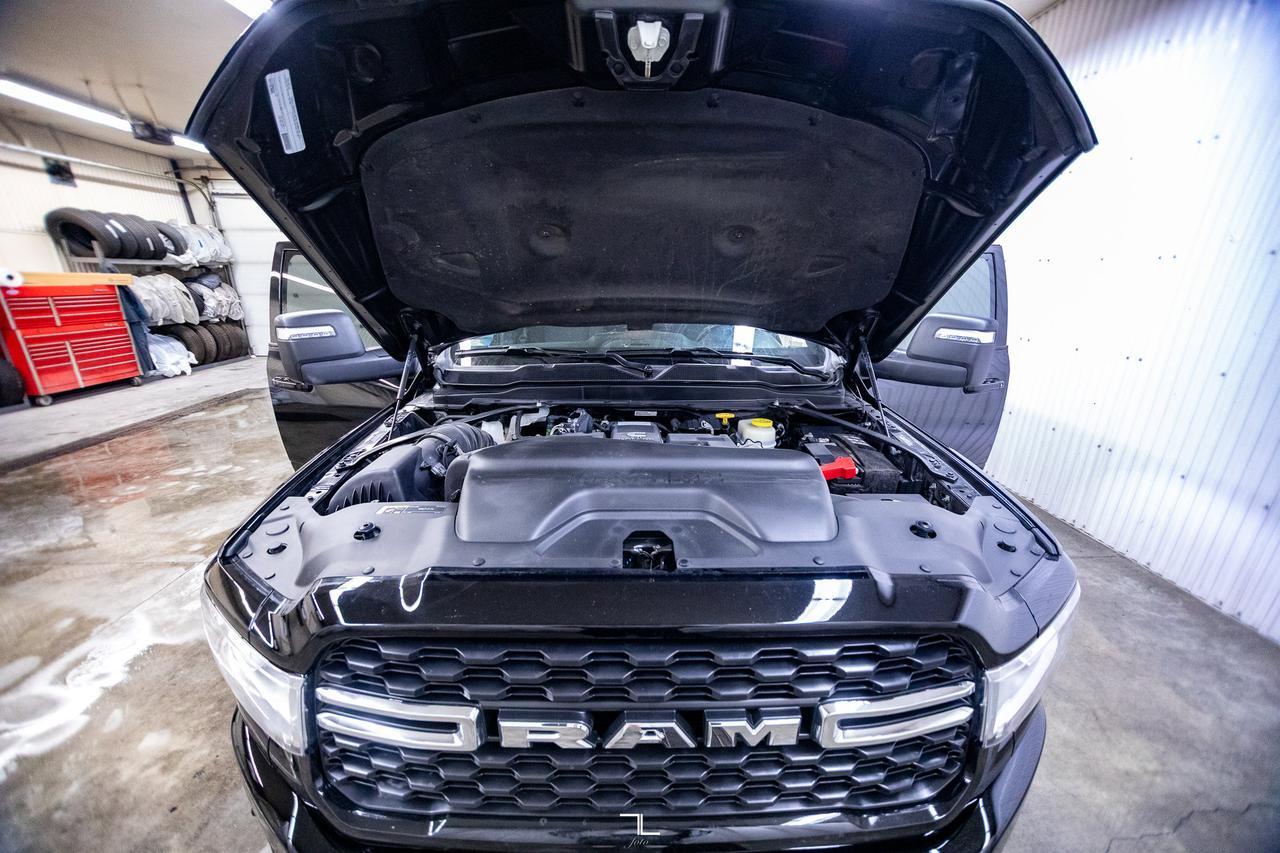 2024 Ram 3500 4x4 Crew Cab Big Horn Dually Diesel AISIN Nav Red Deer AB