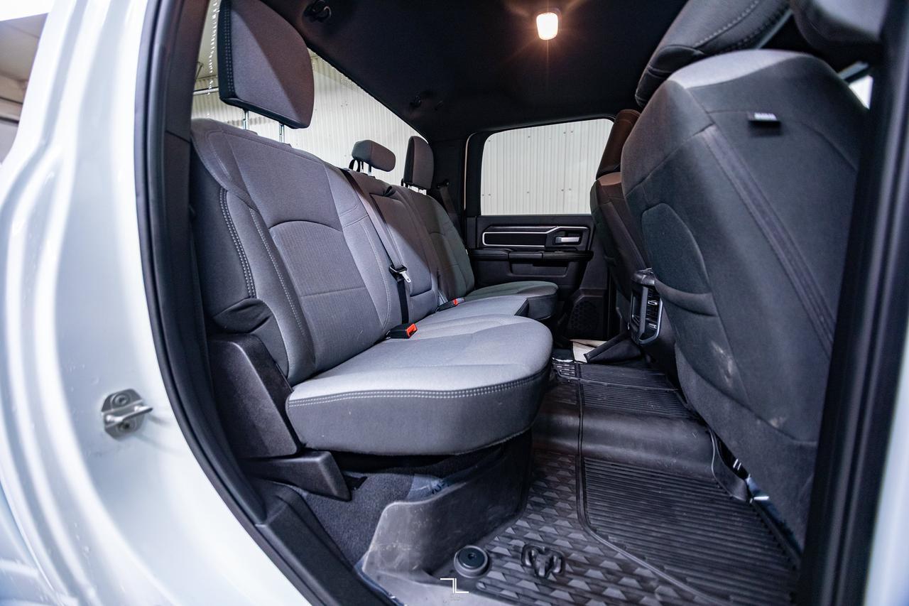 2024 Ram 3500 4x4 Crew Cab Big Horn Dually Diesel Nav BCam Red Deer AB