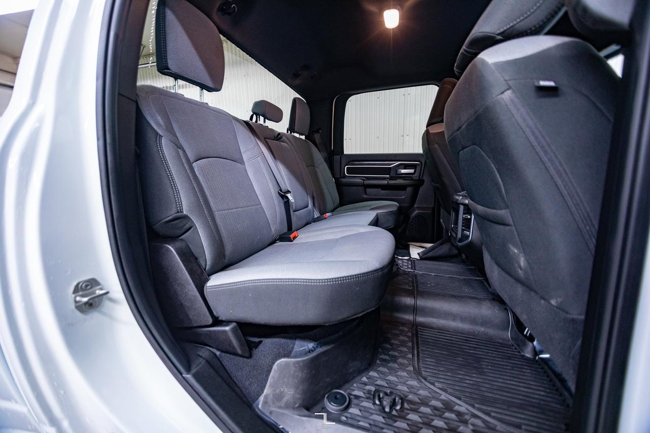 2024 Ram 3500 4x4 Crew Cab Big Horn Dually Diesel Nav BCam Red Deer AB