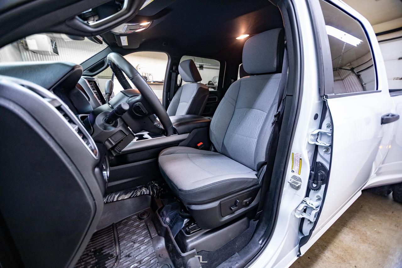 2024 Ram 3500 4x4 Crew Cab Big Horn Dually Diesel Nav BCam Red Deer AB