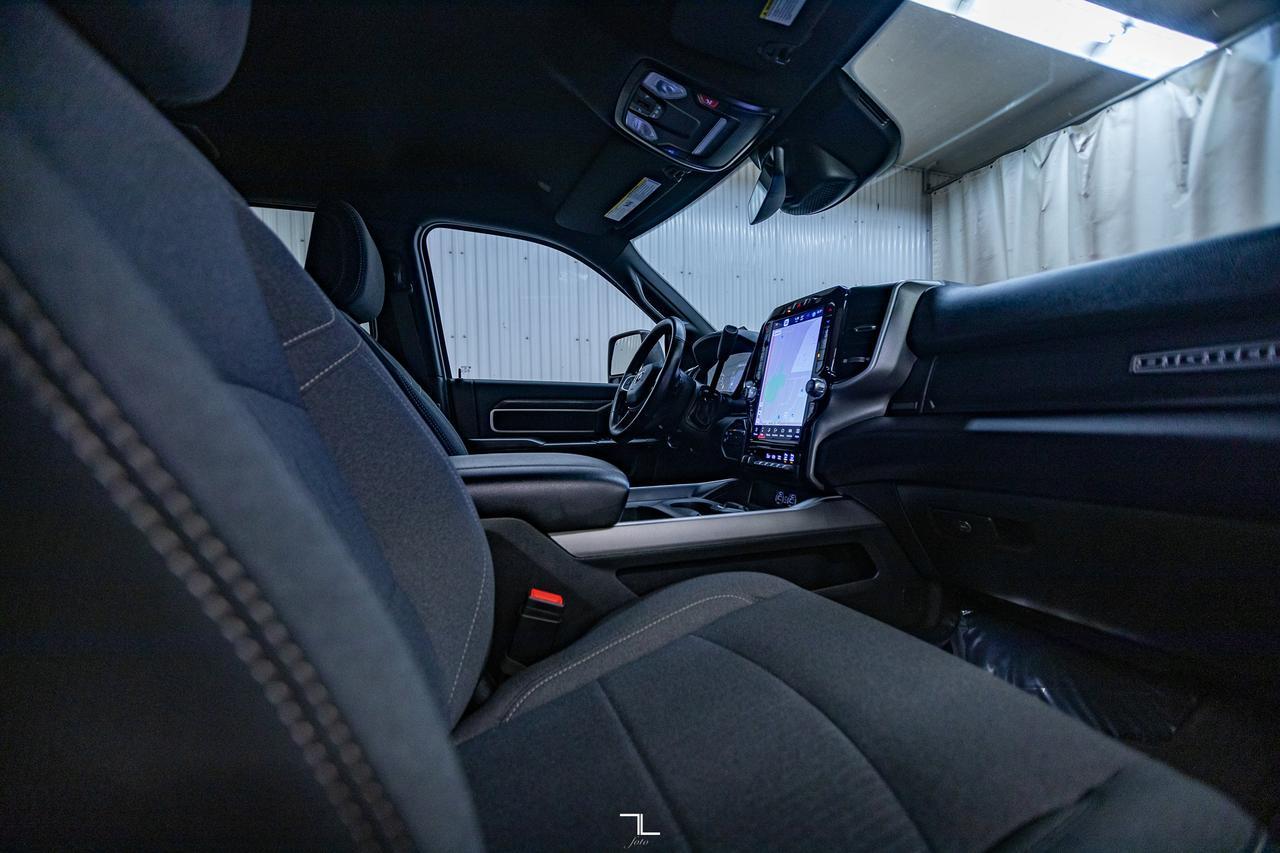 2024 Ram 3500 4x4 Crew Cab Big Horn Dually Diesel Nav BCam Red Deer AB