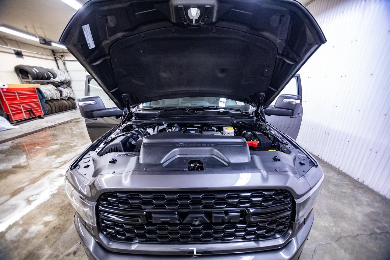 2024 Ram 3500 4x4 Crew Cab Big Horn Dually Diesel Nav BCam Red Deer AB