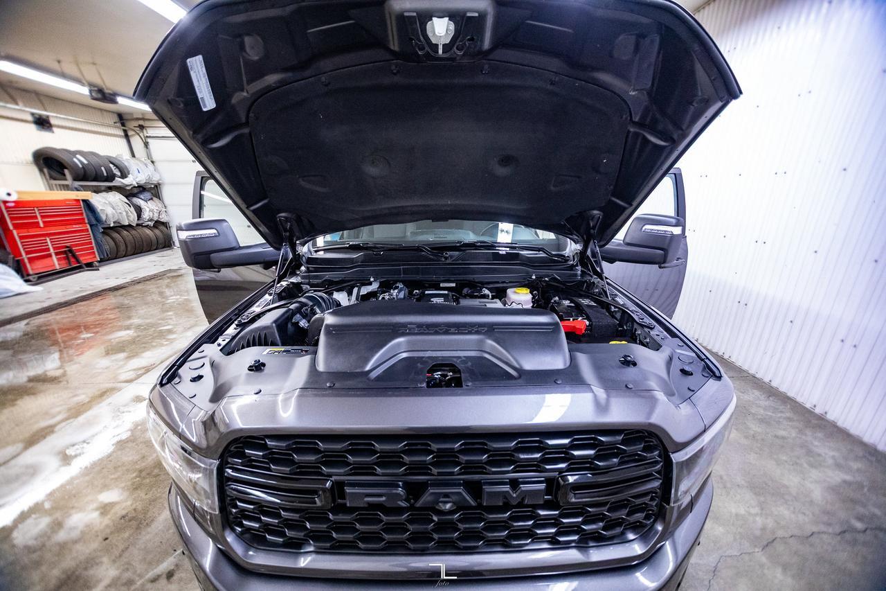 2024 Ram 3500 4x4 Crew Cab Big Horn Dually Diesel Nav BCam Red Deer AB