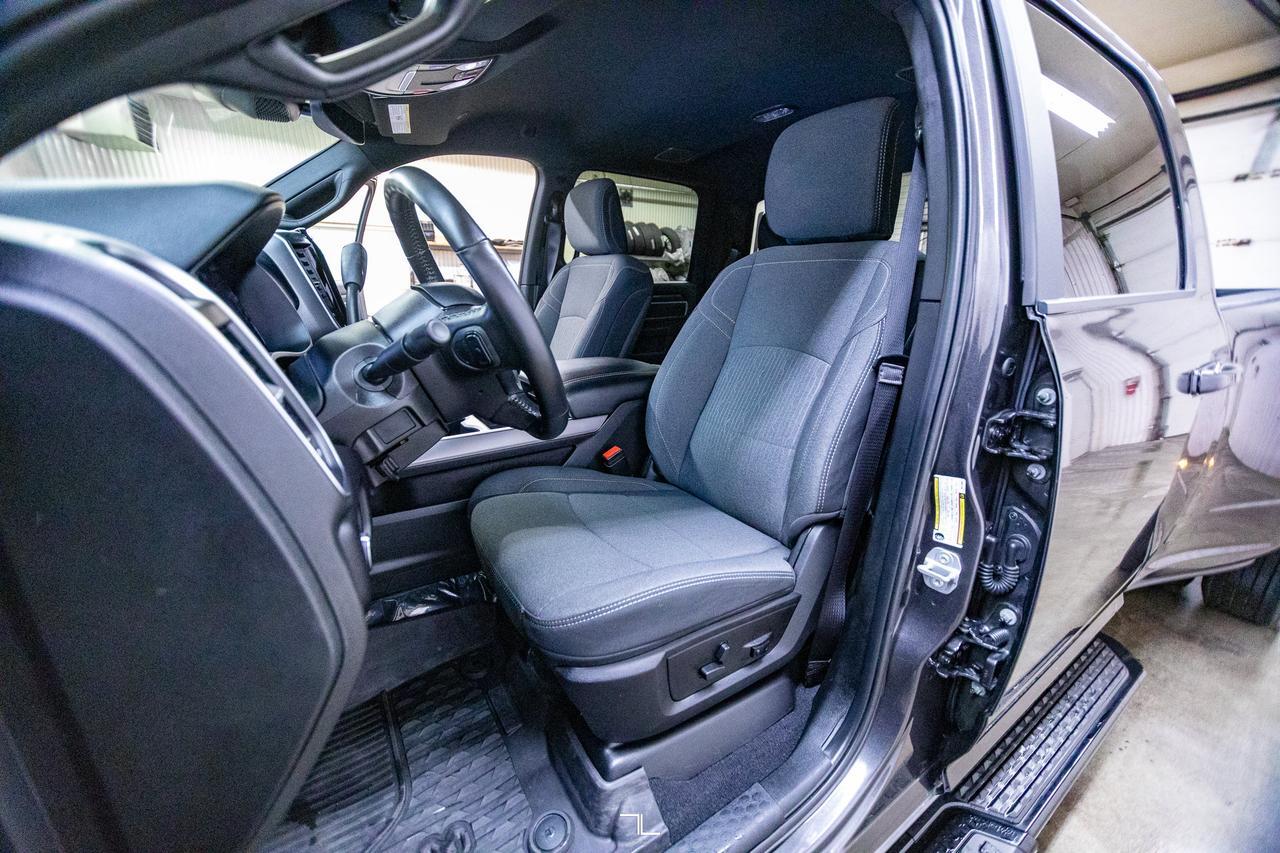 2024 Ram 3500 4x4 Crew Cab Big Horn Dually Diesel Nav BCam Red Deer AB