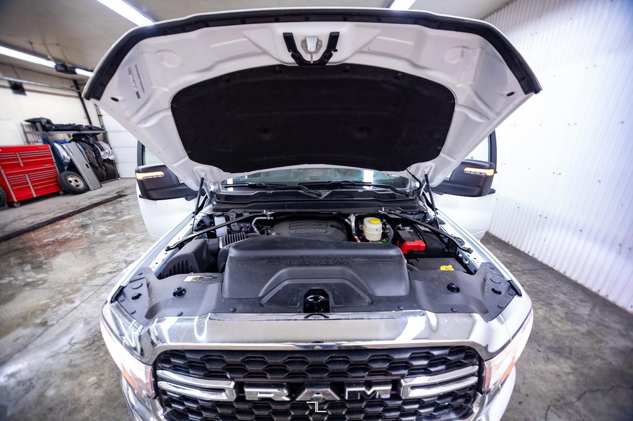 2024 Ram 3500 4x4 Crew Cab Big Horn Dually HEMI BCam Red Deer AB