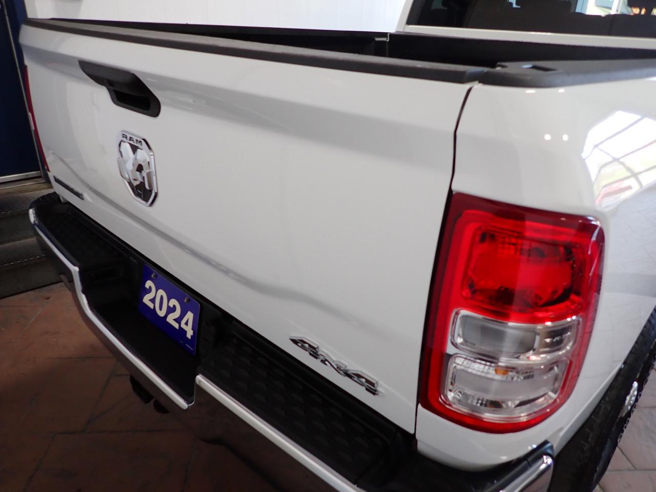 2024 Ram 3500 Big Horn 4WD CREW CAB 6&apos;4&quot; BOX Listowel ON