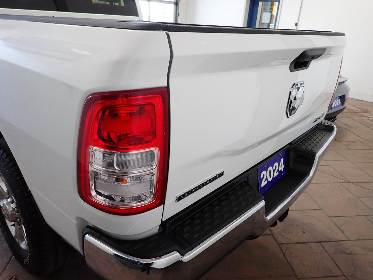 2024 Ram 3500 Big Horn 4WD CREW CAB 6&apos;4&quot; BOX Listowel ON