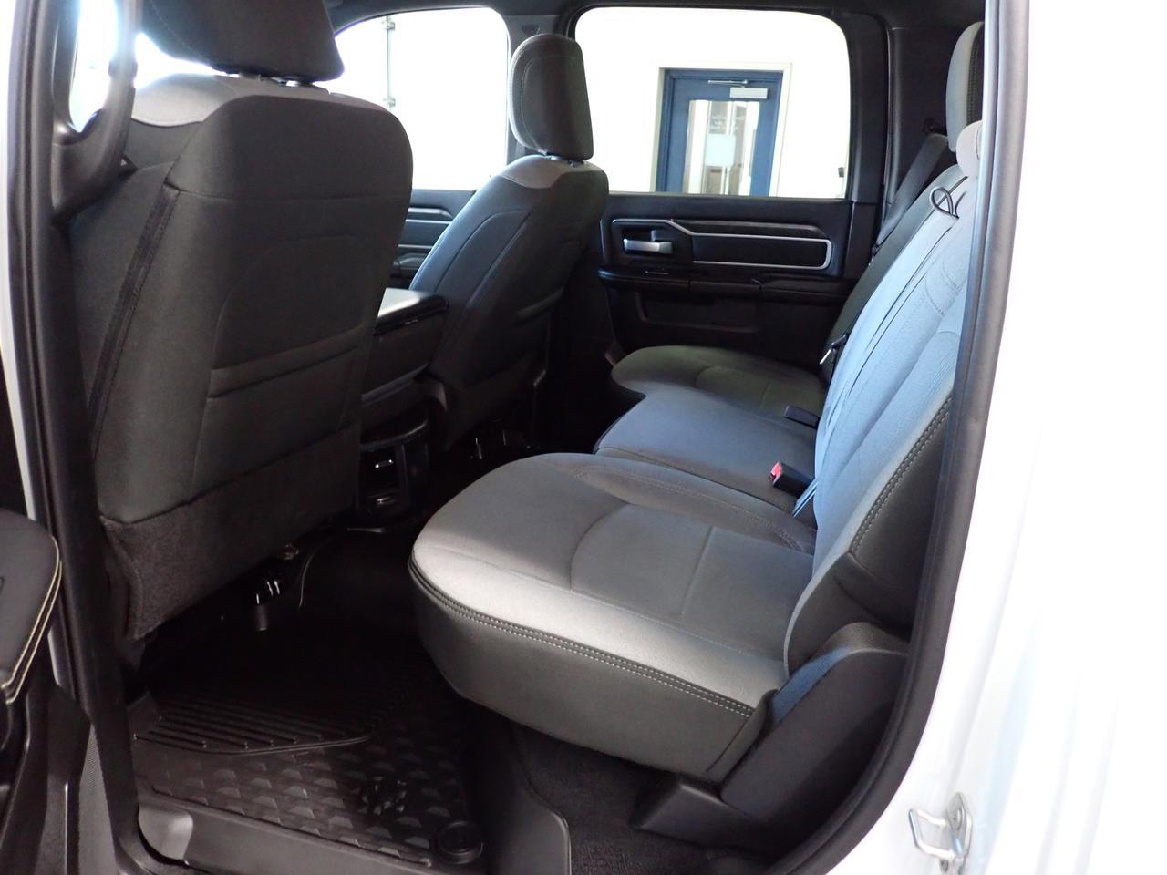 2024 Ram 3500 Big Horn 4WD CREW CAB 6&apos;4&quot; BOX Listowel ON