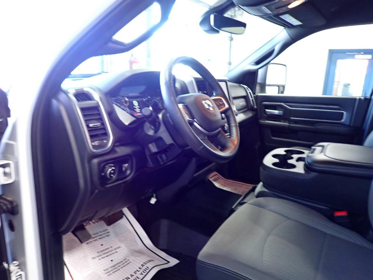 2024 Ram 3500 Big Horn 4WD CREW CAB 6&apos;4&quot; BOX Listowel ON