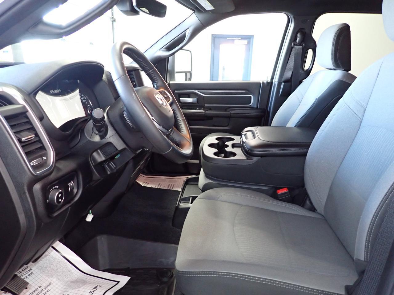 2024 Ram 3500 Big Horn 4WD CREW CAB 6&apos;4&quot; BOX Listowel ON