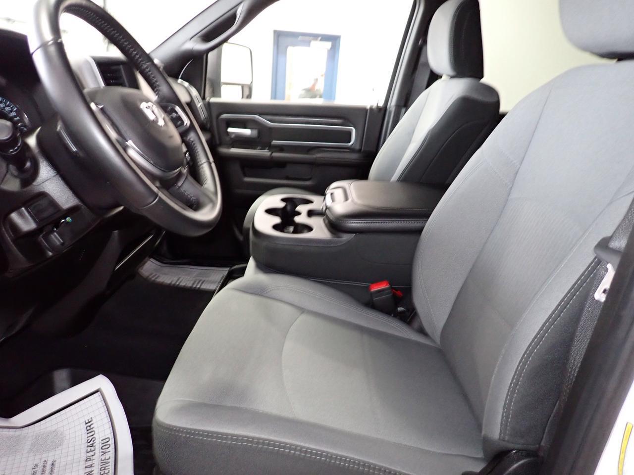 2024 Ram 3500 Big Horn 4WD CREW CAB 6&apos;4&quot; BOX Listowel ON