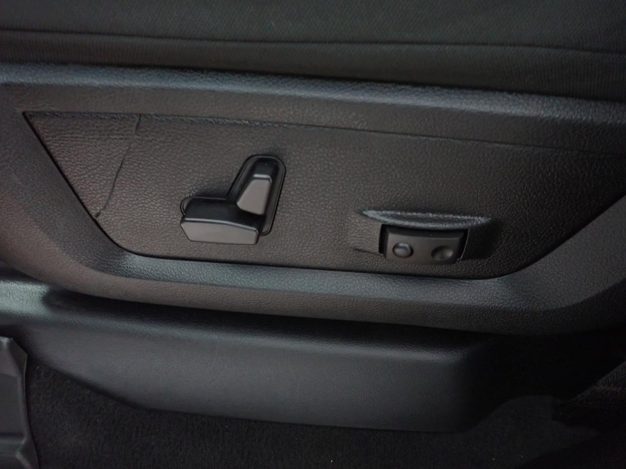 2024 Ram 3500 Big Horn 4WD CREW CAB 6&apos;4&quot; BOX Listowel ON