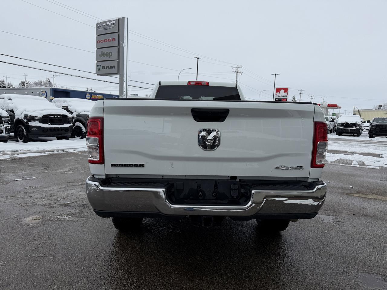 2024 Ram 3500 Big Horn Crew Cab 4x4 | Cummins Turbo Diesel | 8ft Long Box | Low KMs | Remote Start | Backup Camera Redwater AB