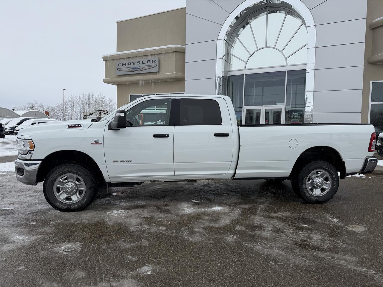 2024 Ram 3500 Big Horn Crew Cab 4x4 | Cummins Turbo Diesel | 8ft Long Box | Low KMs | Remote Start | Backup Camera Redwater AB