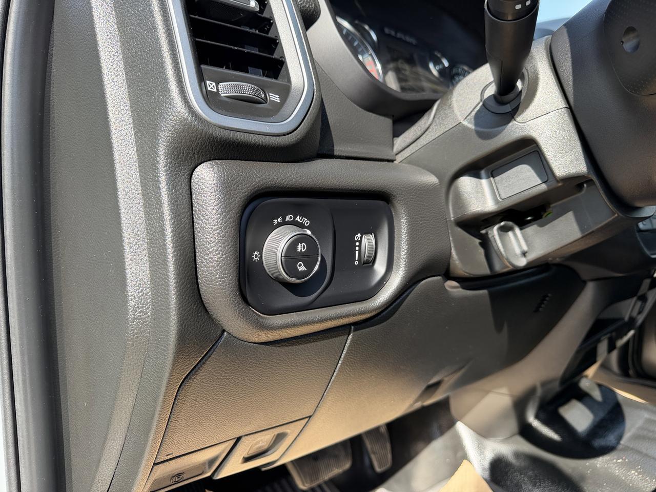 2024 Ram 3500 Big Horn Crew Cab 4x4 | Cummins Turbo Diesel | 8ft Long Box | Low KMs | Remote Start | Backup Camera Redwater AB