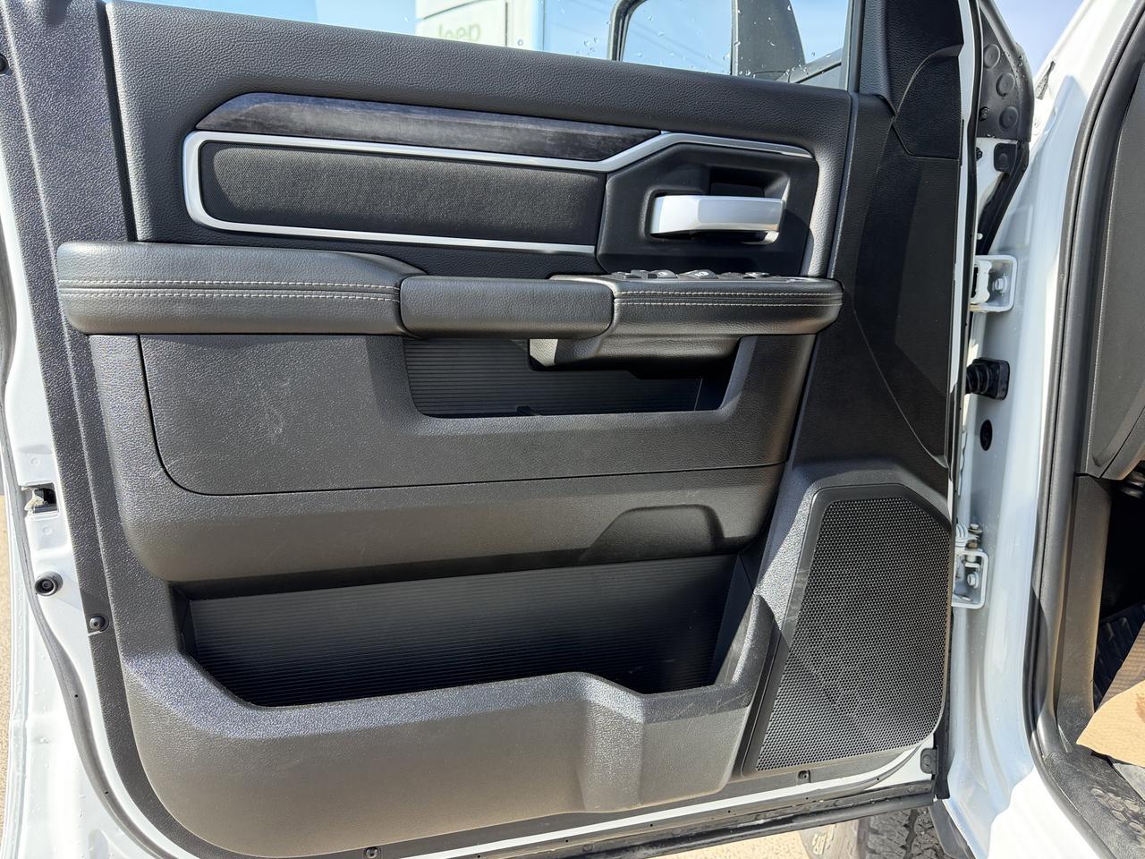 2024 Ram 3500 Big Horn Crew Cab 4x4 | Cummins Turbo Diesel | 8ft Long Box | Low KMs | Remote Start | Backup Camera Redwater AB