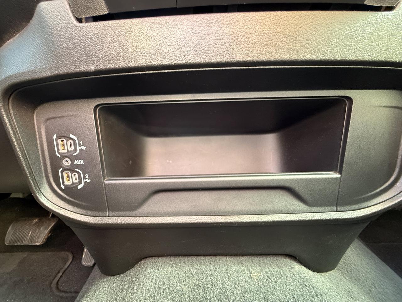 2024 Ram 3500 Big Horn Crew Cab 4x4 | HEMI V8 | 18IN Wheels | Low KMs | Diesel Grey Black Interior Redwater AB