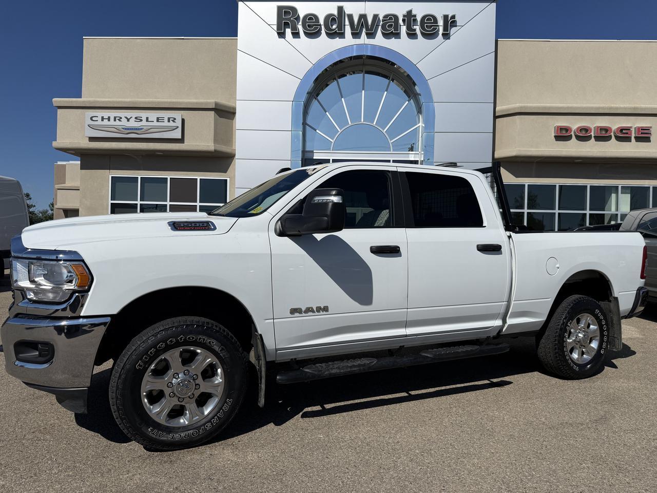 2024 Ram 3500 Big Horn Crew Cab 4x4 | HEMI V8 | 18IN Wheels | Low KMs | Diesel Grey Black Interior