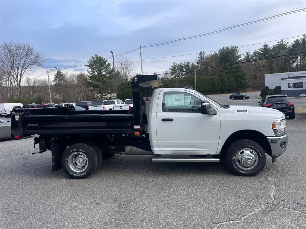 2024 Ram 3500 Chassis Cab 3500 TRADESMAN CHASSIS REGULAR CAB 4X4 60&#39; CA Orange MA