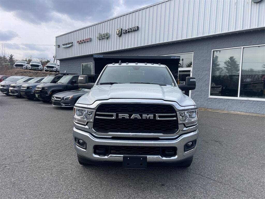 2024 Ram 3500 Chassis Cab 3500 TRADESMAN CHASSIS REGULAR CAB 4X4 60&#39; CA Orange MA