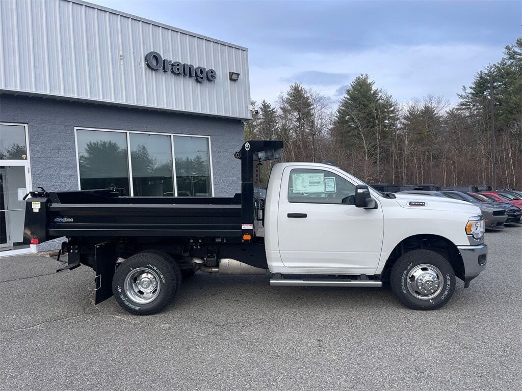 2024 Ram 3500 Chassis Cab 3500 TRADESMAN CHASSIS REGULAR CAB 4X4 60&#39; CA Orange MA
