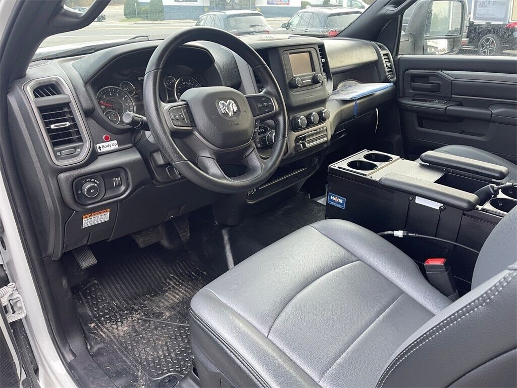 2024 Ram 3500 Chassis Cab 3500 TRADESMAN CHASSIS REGULAR CAB 4X4 60&#39; CA Orange MA