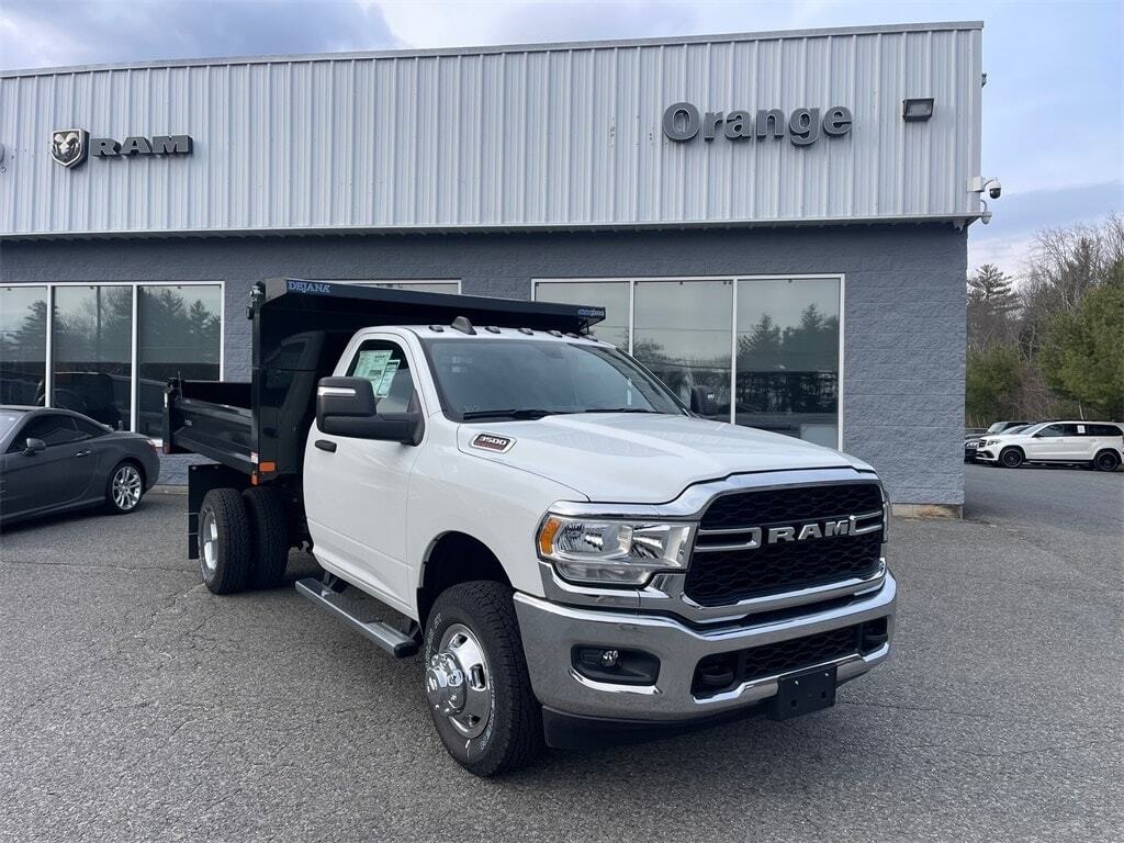 2024 Ram 3500 Chassis Cab 3500 TRADESMAN CHASSIS REGULAR CAB 4X4 60&#39; CA Orange MA