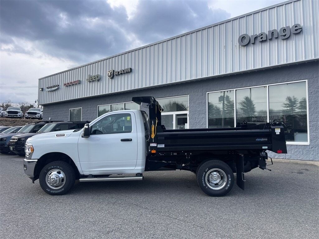 2024 Ram 3500 Chassis Cab 3500 TRADESMAN CHASSIS REGULAR CAB 4X4 60&#39; CA Orange MA