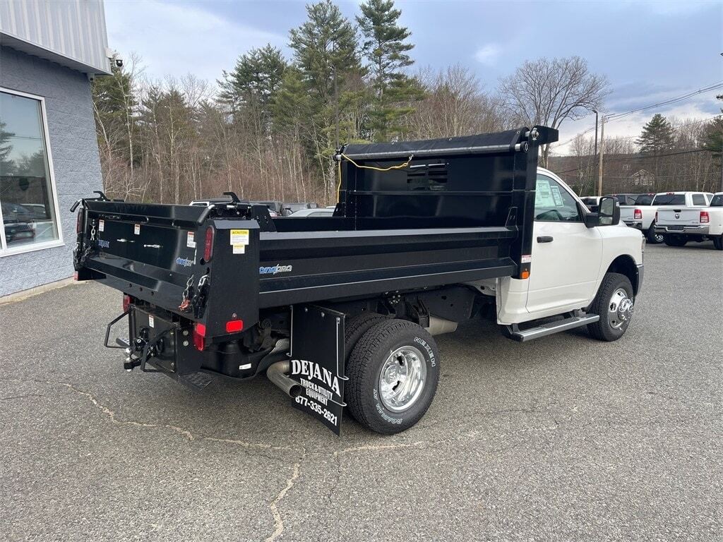 2024 Ram 3500 Chassis Cab 3500 TRADESMAN CHASSIS REGULAR CAB 4X4 60&#39; CA Orange MA