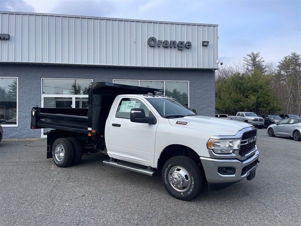 2024 Ram 3500 Chassis Cab 3500 TRADESMAN CHASSIS REGULAR CAB 4X4 60&#39; CA Orange MA