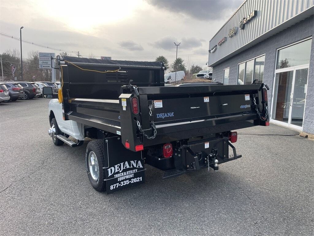 2024 Ram 3500 Chassis Cab 3500 TRADESMAN CHASSIS REGULAR CAB 4X4 60&#39; CA Orange MA